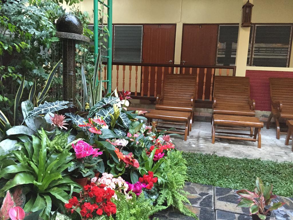 Siriwan Guesthouse Chiang Mai Exterior photo