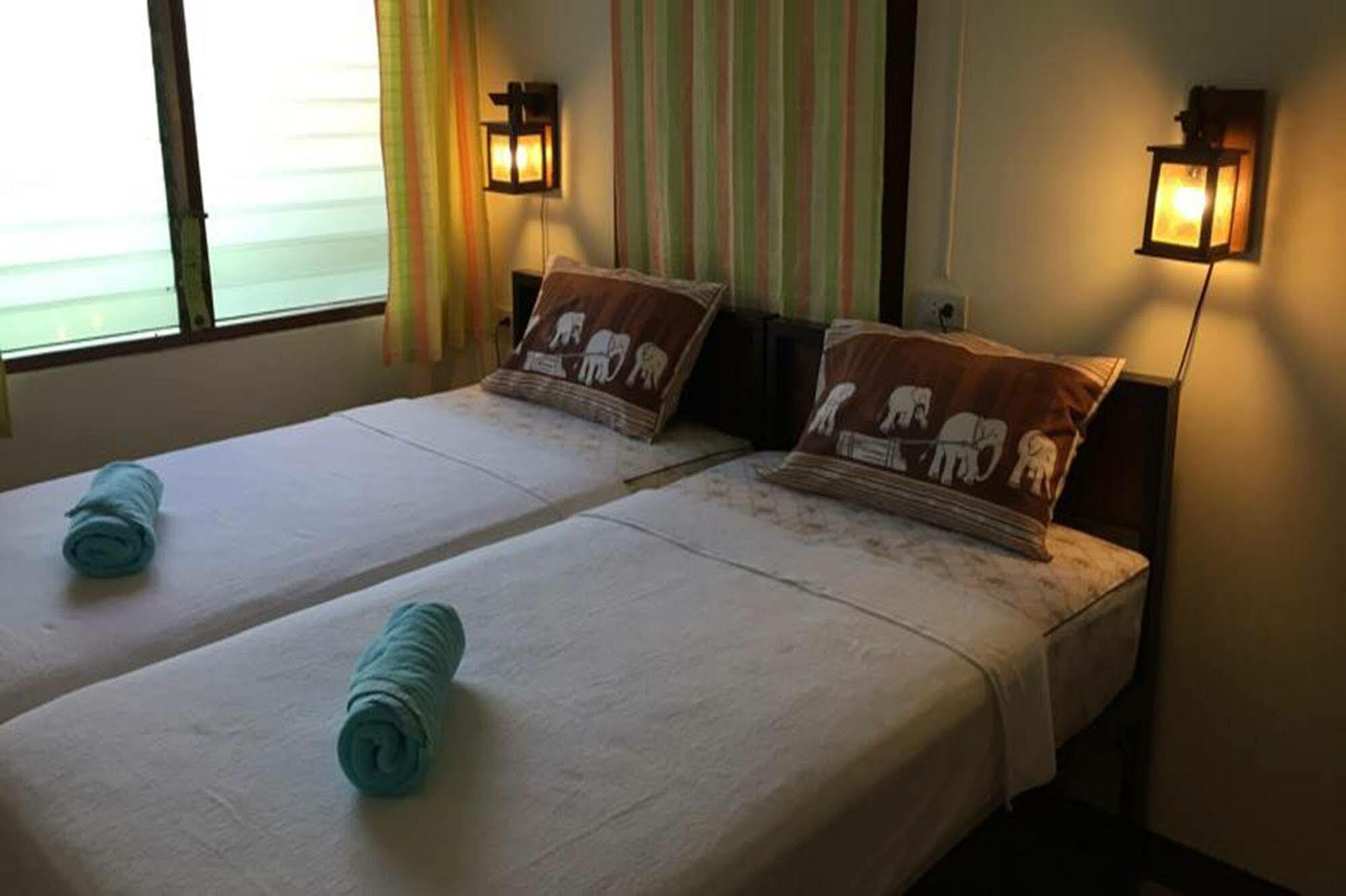 Siriwan Guesthouse Chiang Mai Exterior photo