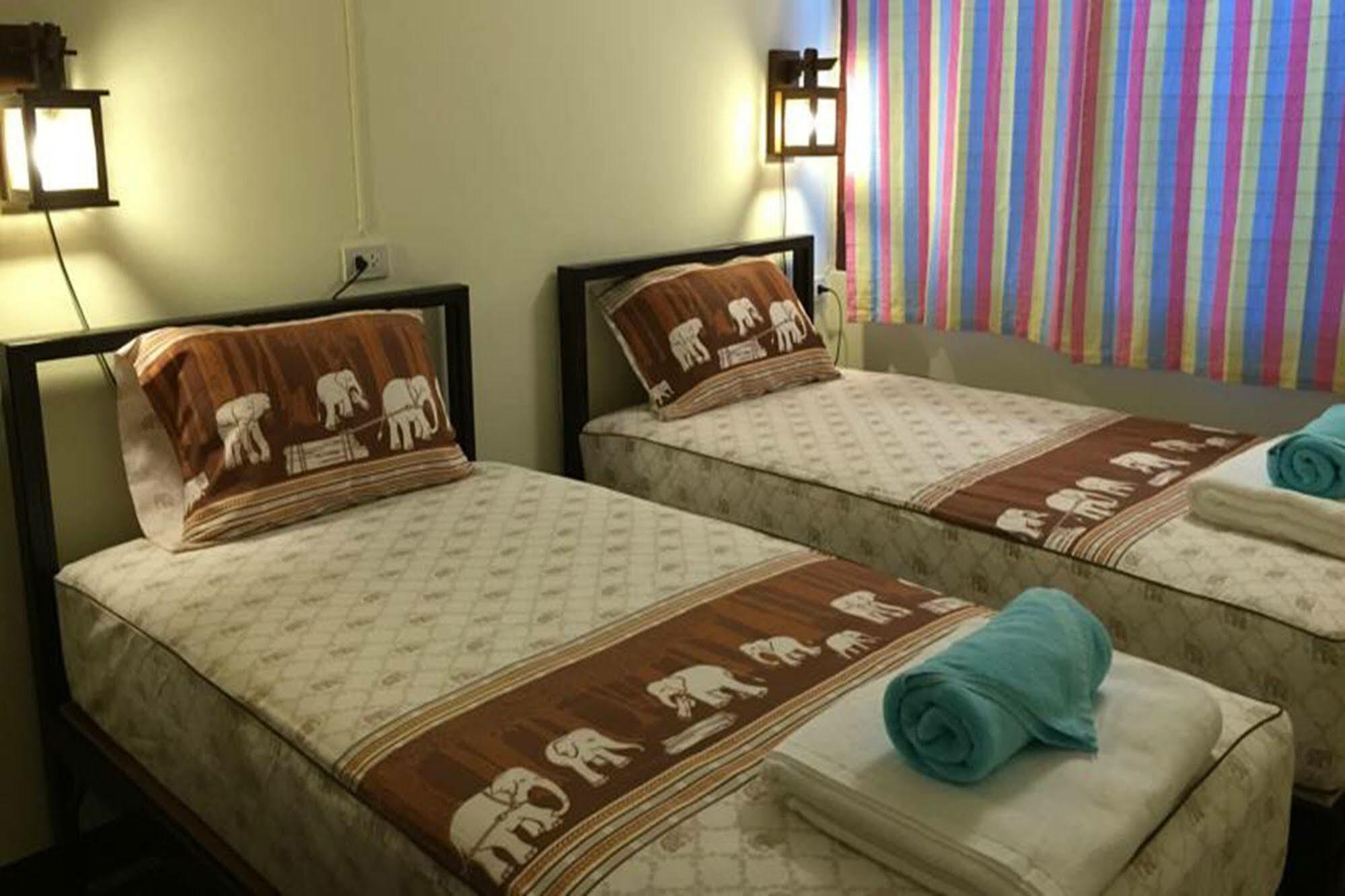 Siriwan Guesthouse Chiang Mai Exterior photo