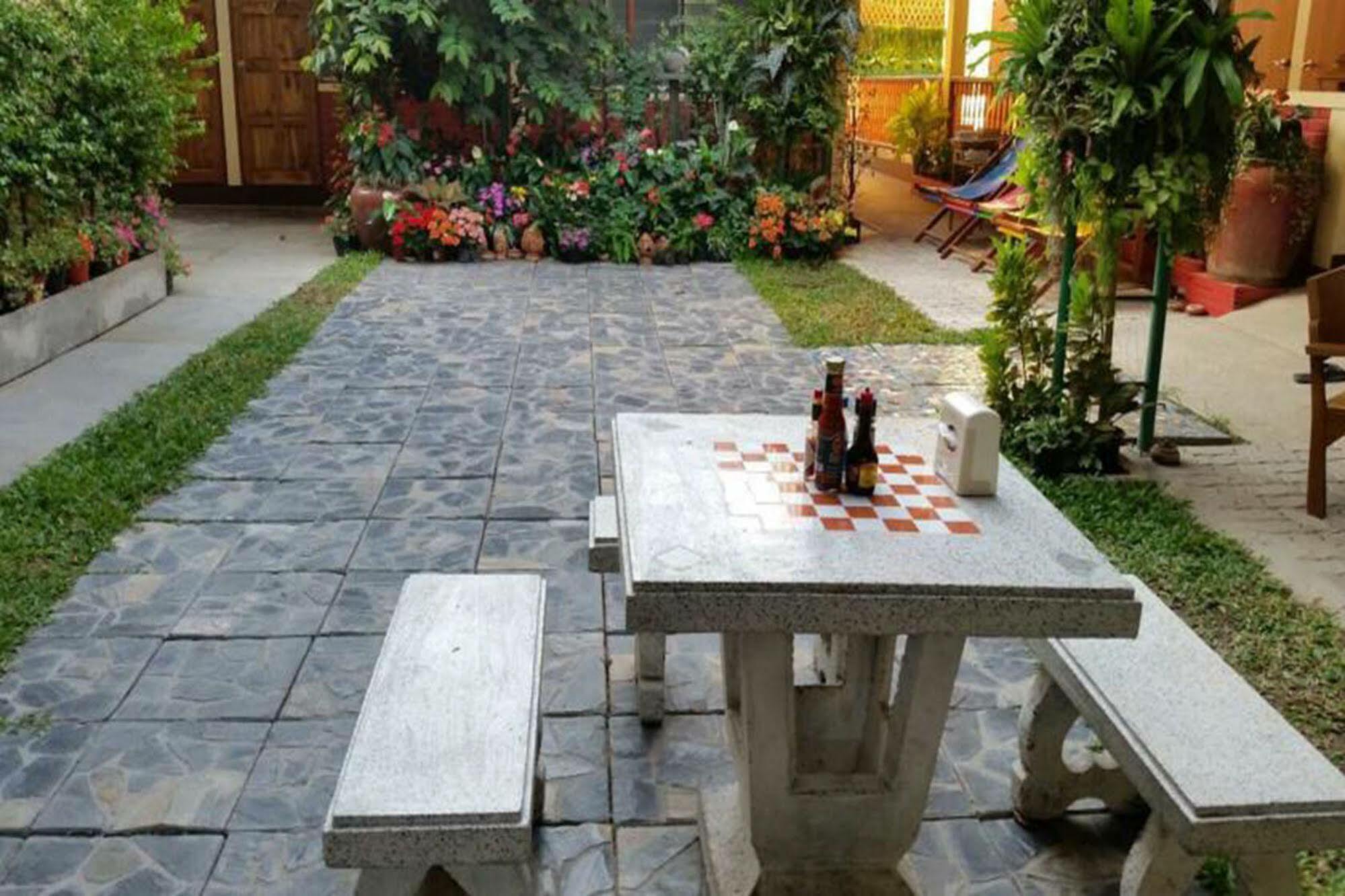 Siriwan Guesthouse Chiang Mai Exterior photo