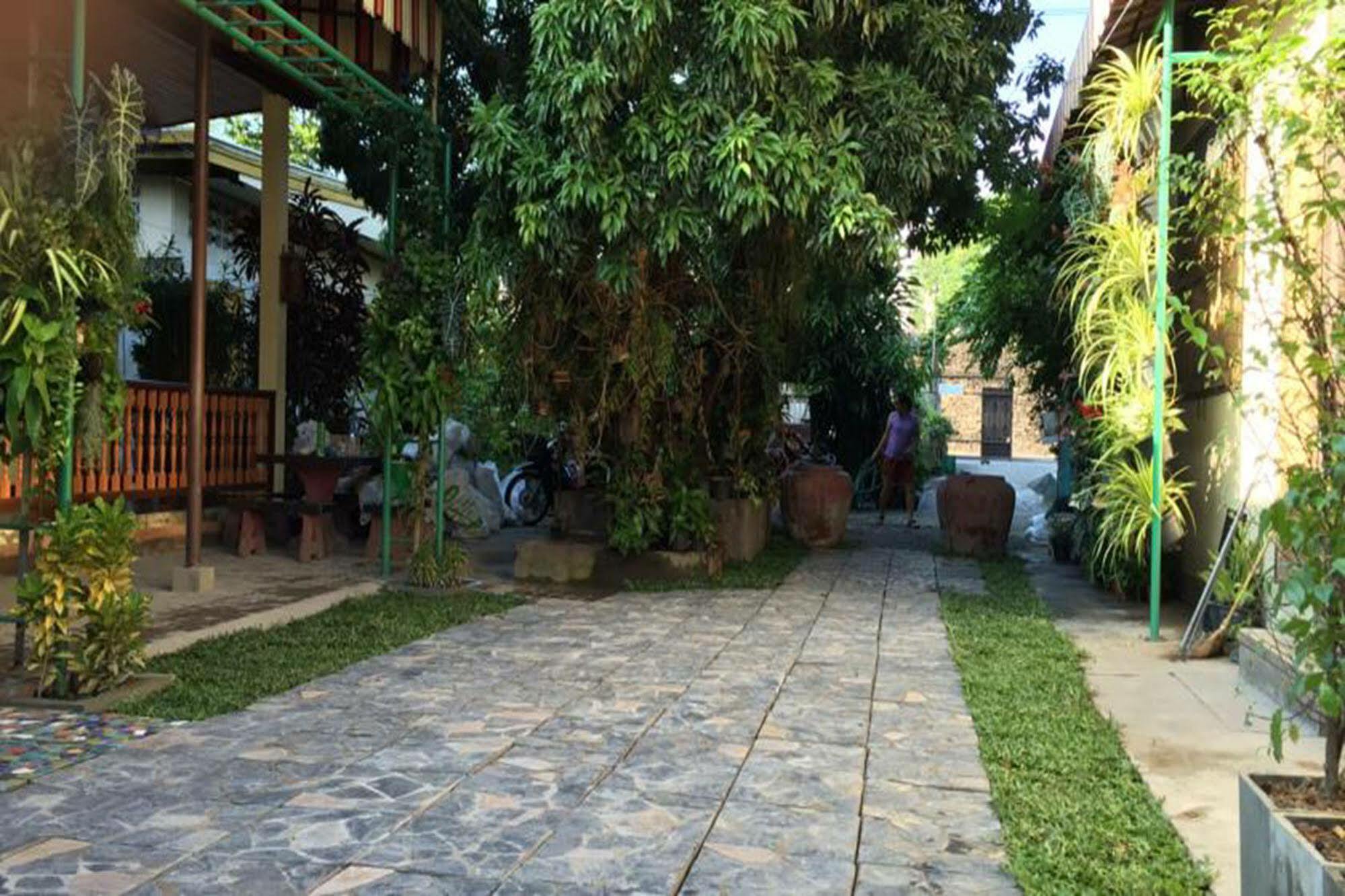 Siriwan Guesthouse Chiang Mai Exterior photo
